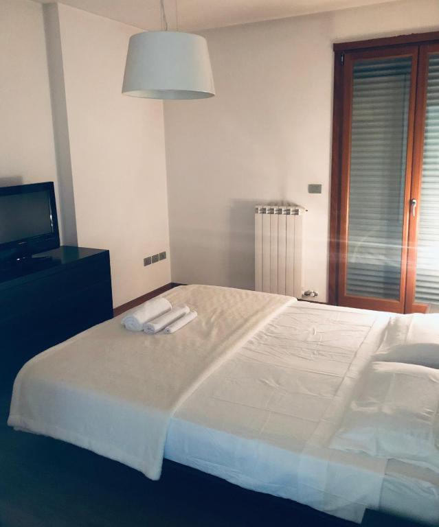 Postel nebo postele na pokoji v ubytování Stanza privata con bagno su appartamento condiviso