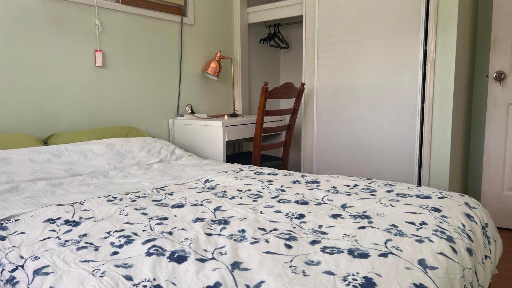 Postel nebo postele na pokoji v ubytování Double Rooms exit24 on M1