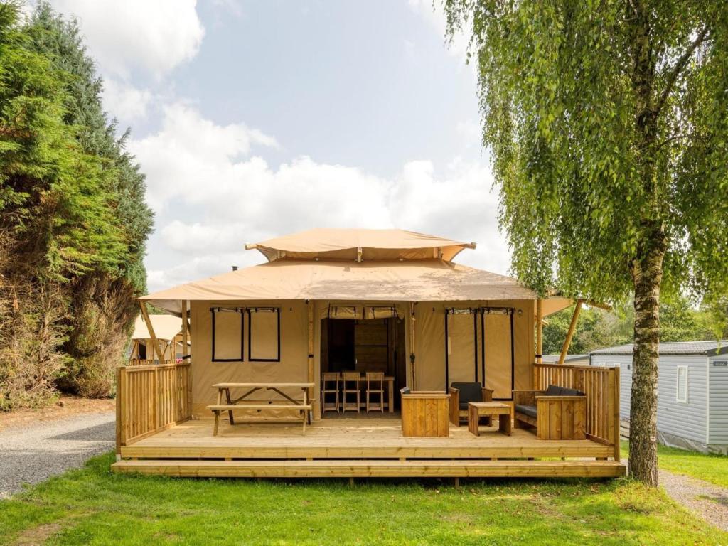 Photo de la galerie de l'établissement Glamping tent, à Signy-lʼAbbaye