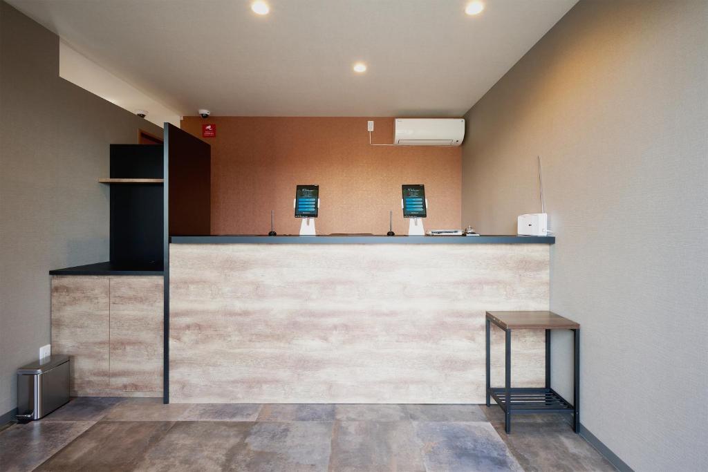 Kuchyň nebo kuchyňský kout v ubytování HOTEL R9 The Yard Kiryu