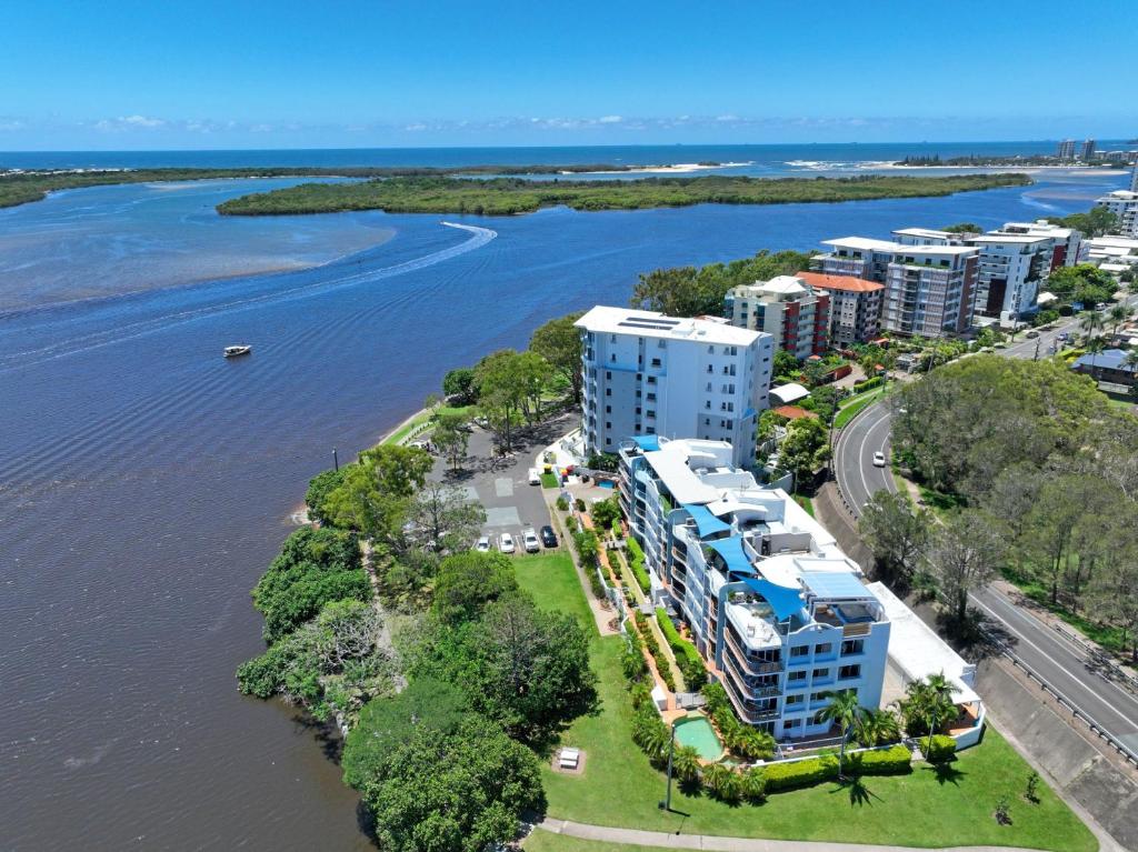 Reflections Holiday Apartments - Housity