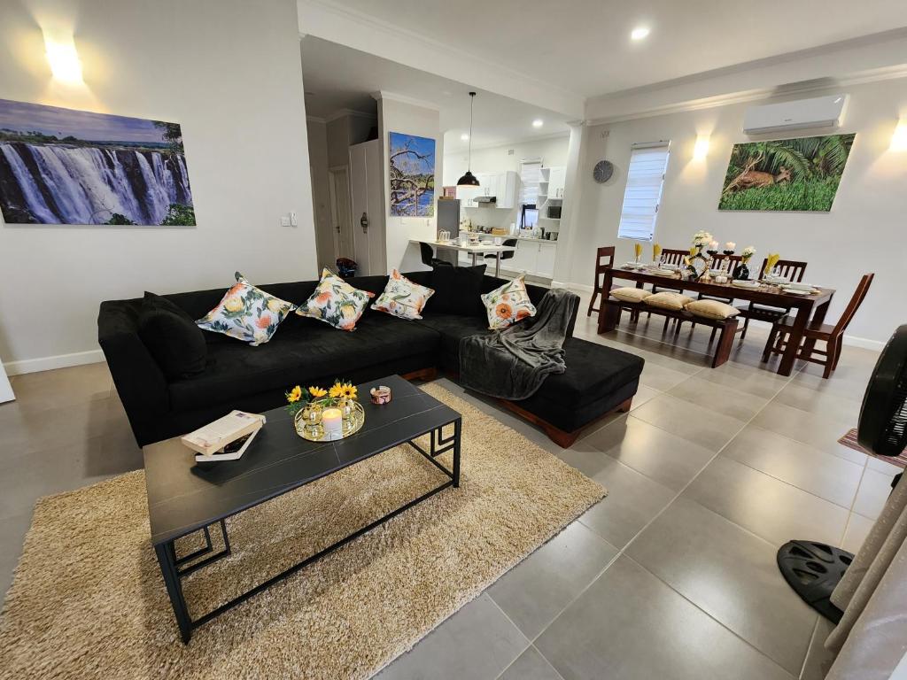 Entire Villa with Pool Vic Falls