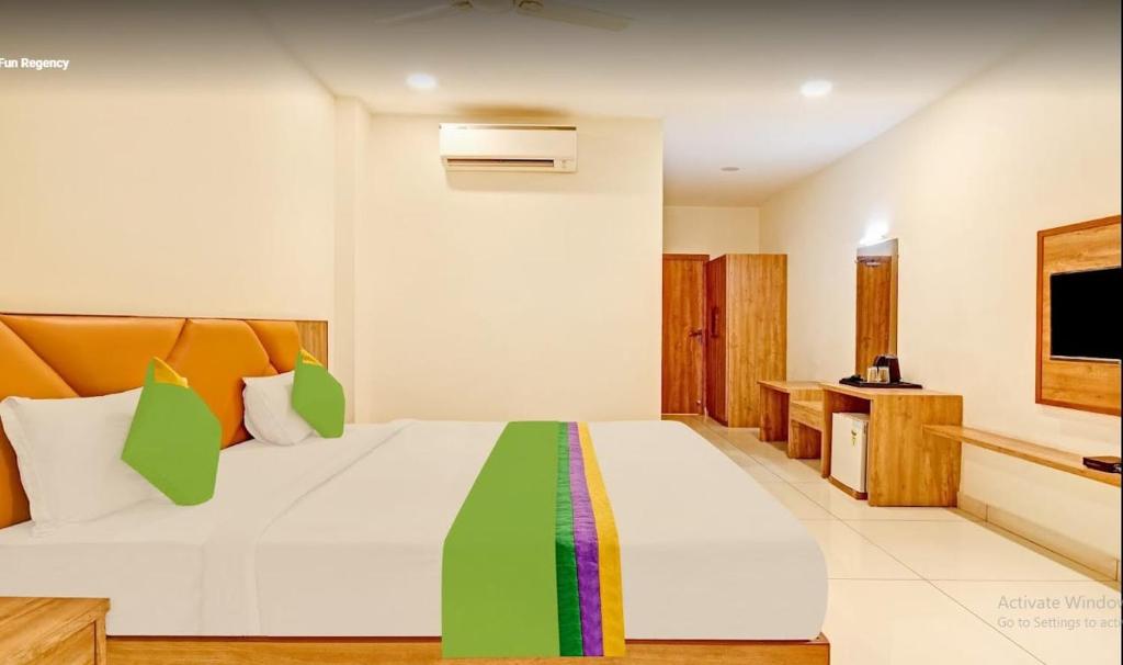 Postel nebo postele na pokoji v ubytování Hotel Fun Regency Vitthalapur Gujarat