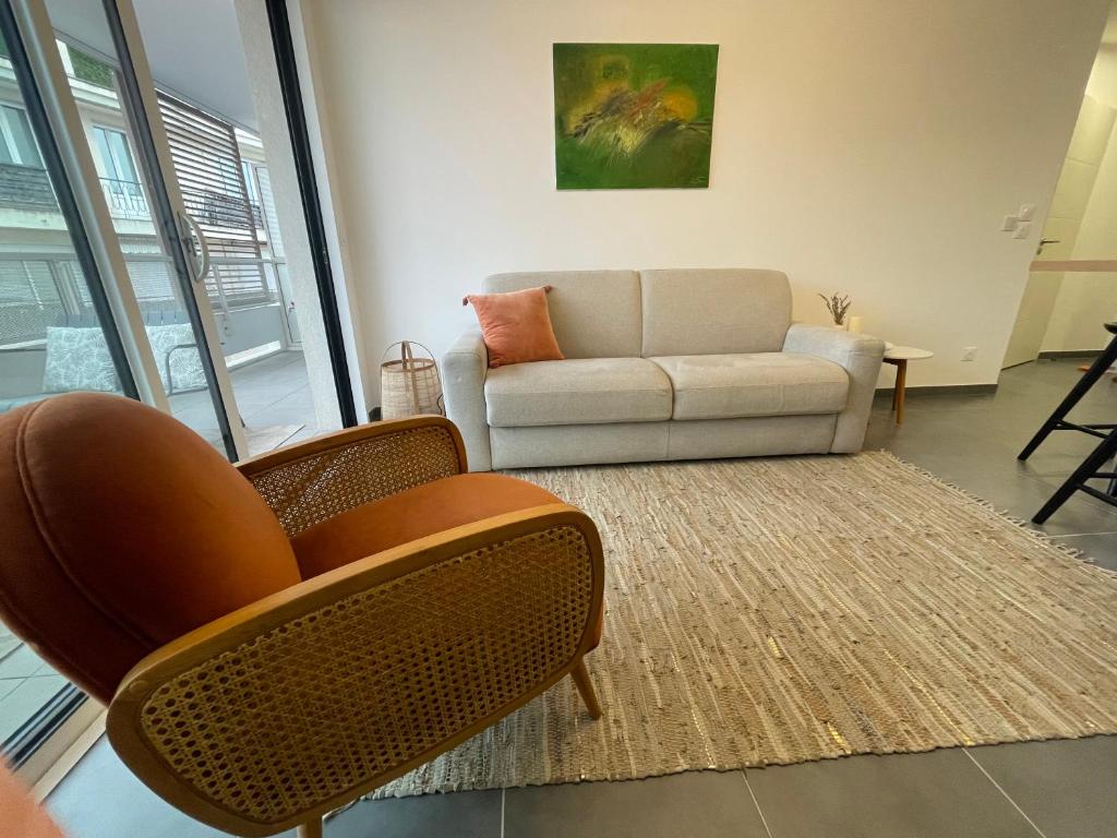 Posezení v ubytování Cannes, appartement avec parking+terrasse, Croisette à pied!