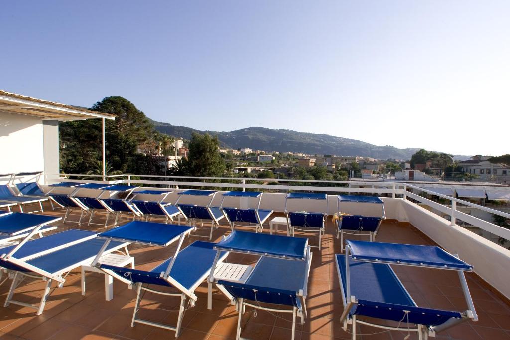 Nespecifikovaný výhled na hory nebo výhled na hory při pohledu z hotelu