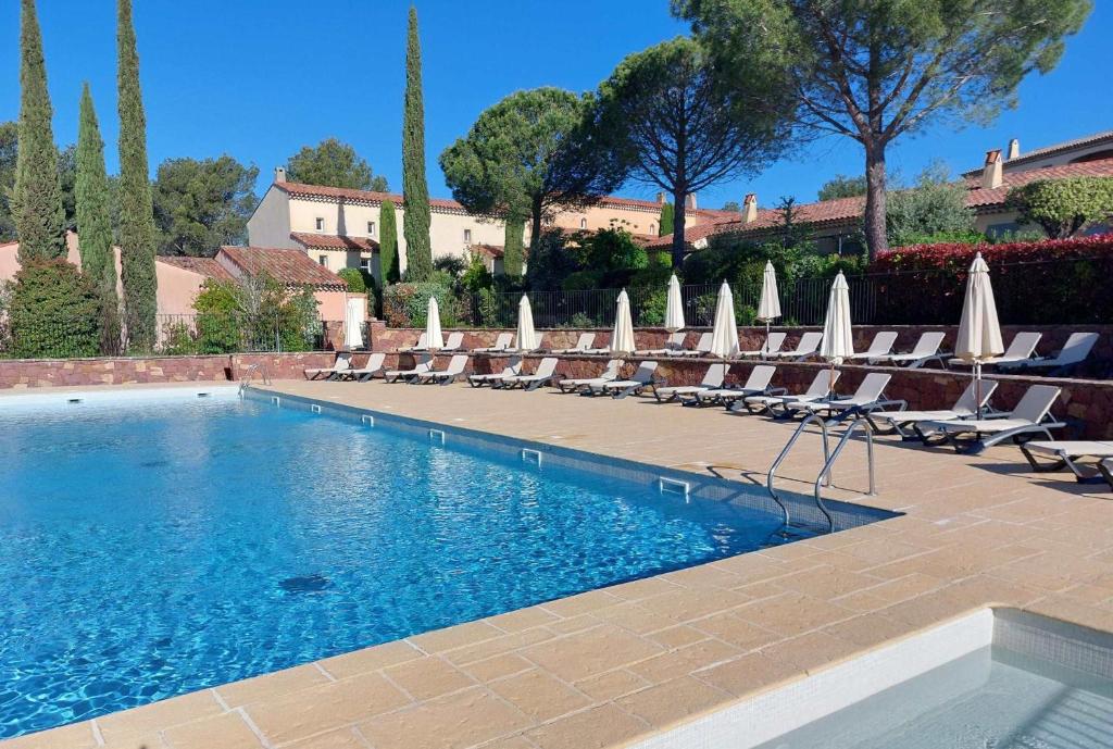 Πισίνα στο ή κοντά στο House Isabelle in Golf Saint Endreol, Provence, great view