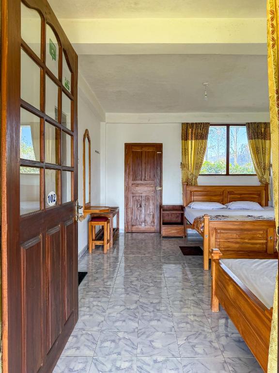 Postel nebo postele na pokoji v ubytování Ella Mountain Palace