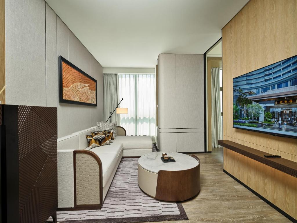 TV a/nebo společenská místnost v ubytování Grand Ocean View Hotel Zhuhai
