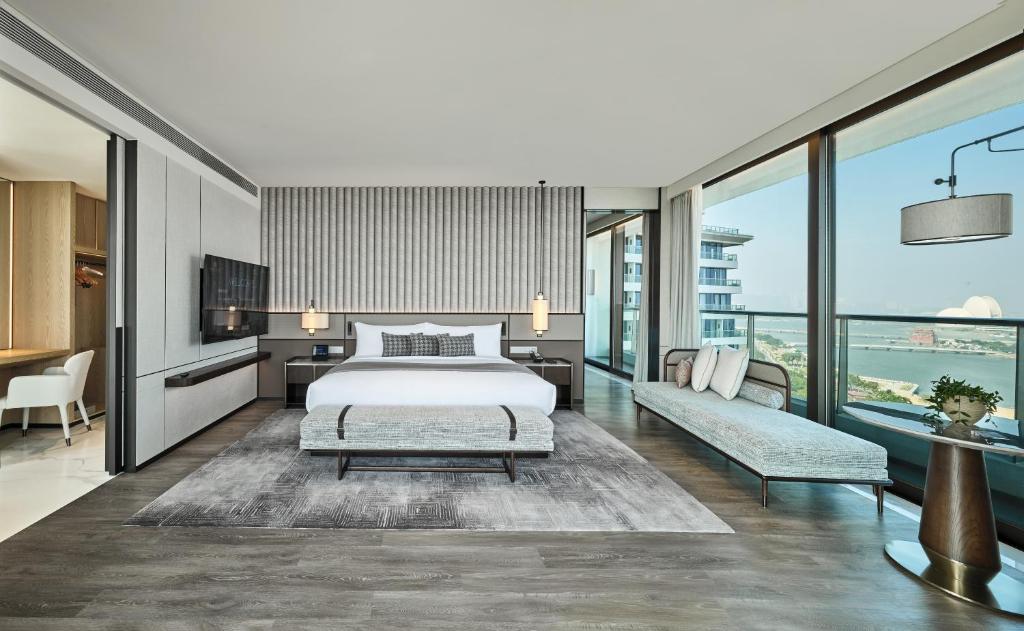 Postel nebo postele na pokoji v ubytování Grand Ocean View Hotel Zhuhai