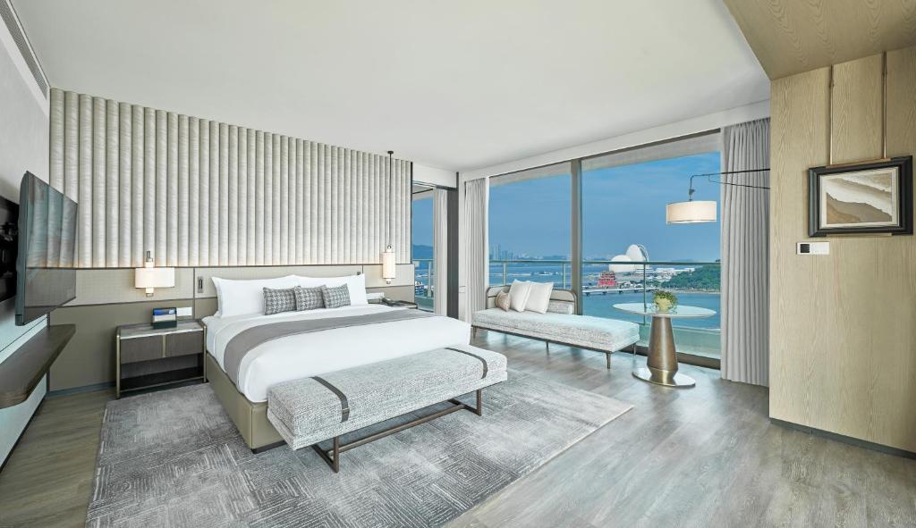 Postel nebo postele na pokoji v ubytování Grand Ocean View Hotel Zhuhai
