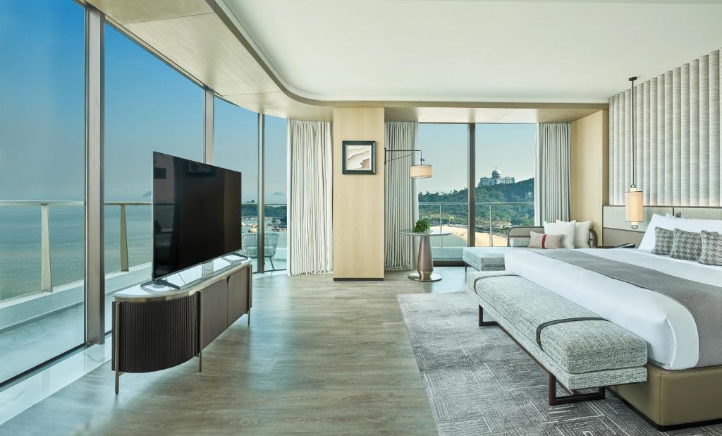 TV a/nebo společenská místnost v ubytování Grand Ocean View Hotel Zhuhai