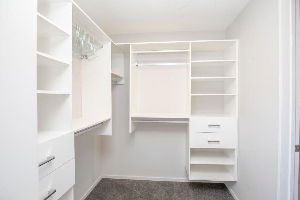 Urban Comfort 3BR with Garage and Close to City Centre - Resim 16