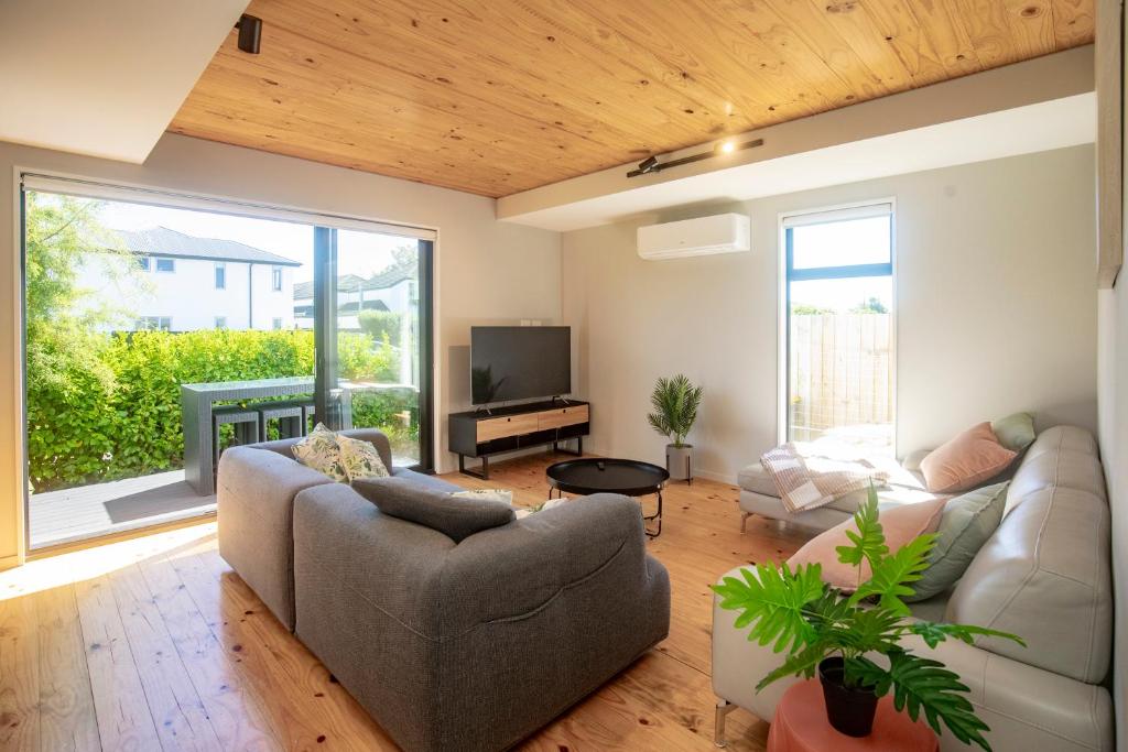 Urban Comfort 3BR with Garage and Close to City Centre - Resim 5