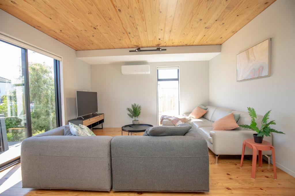 Urban Comfort 3BR with Garage and Close to City Centre - Resim 10