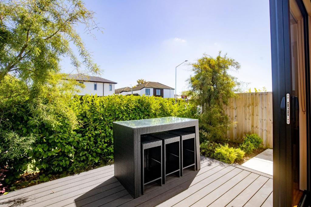 Urban Comfort 3BR with Garage and Close to City Centre - Resim 23