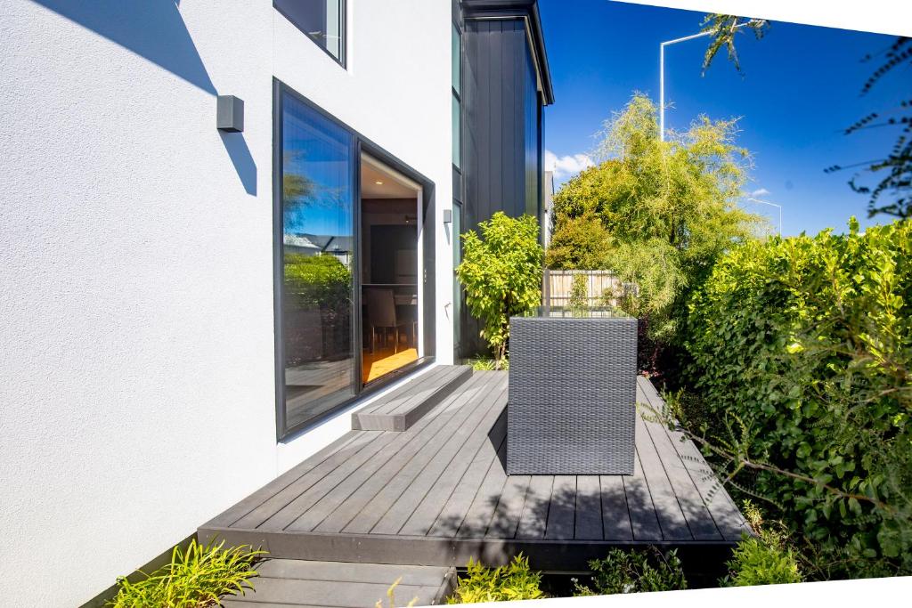 Urban Comfort 3BR with Garage and Close to City Centre - Resim 25