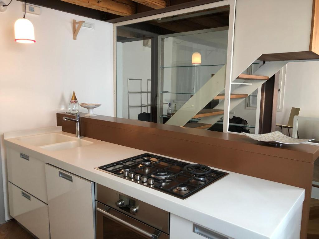 A kitchen or kitchenette at Motta di Livenza Deluxe - Deluxe Apartments Italia
