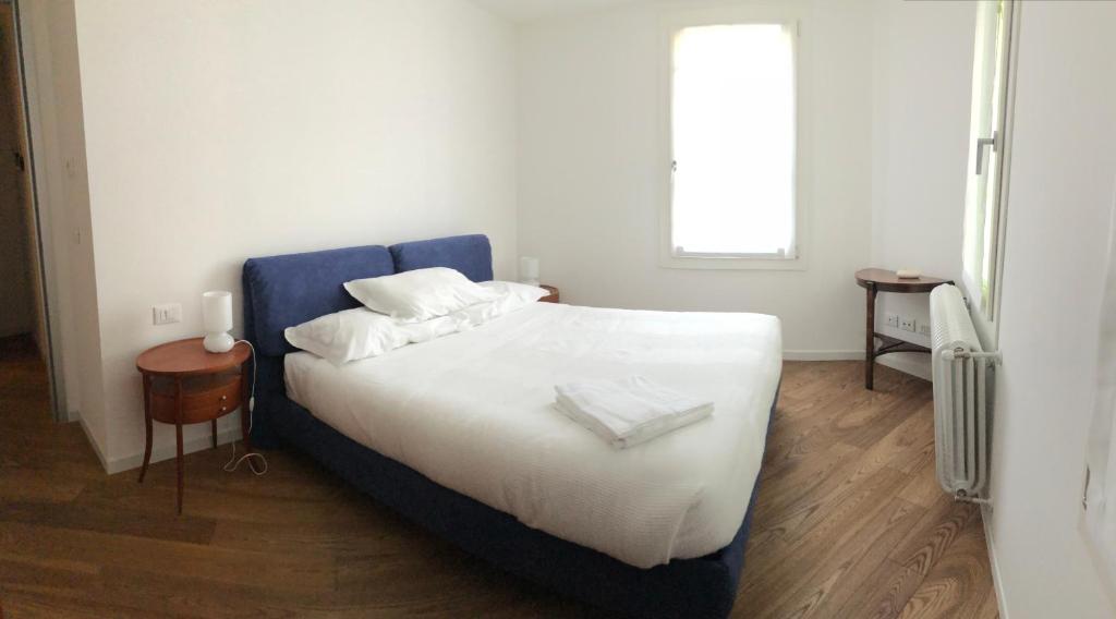 A bed or beds in a room at Motta di Livenza Deluxe - Deluxe Apartments Italia