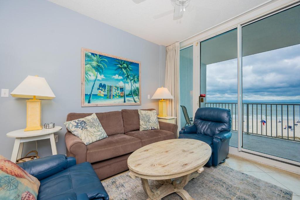 Χώρος καθιστικού στο Lighthouse 403 condo