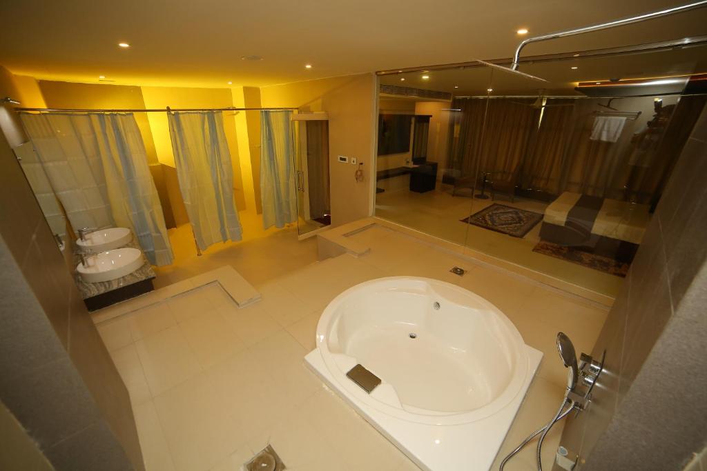 Koupelna v ubytování Vavas Inn & Suites
