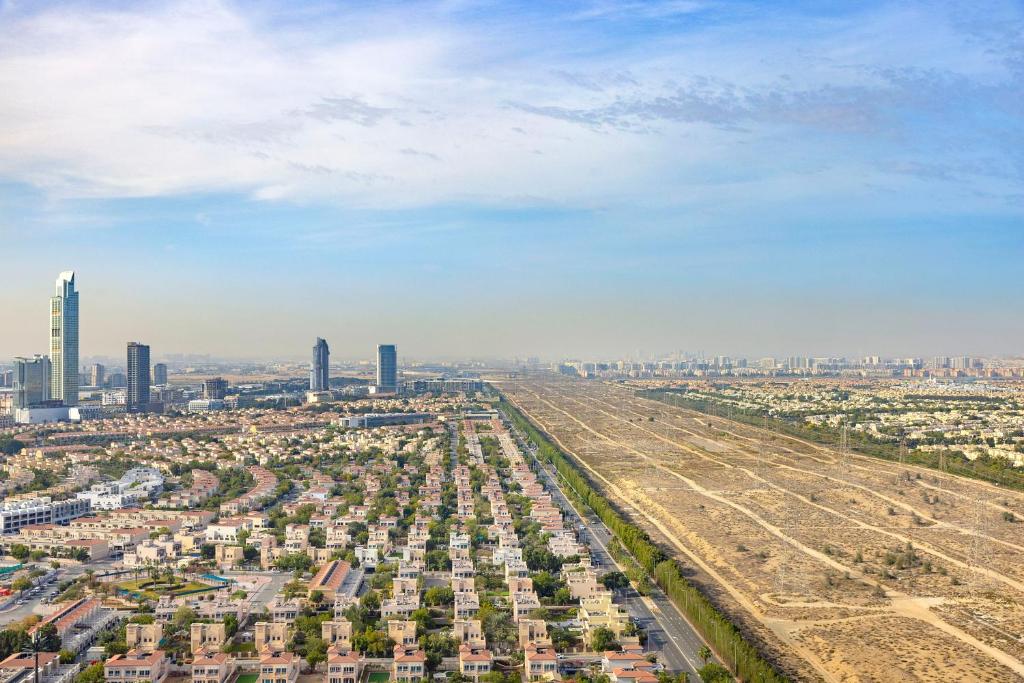 Nespecifikovaný výhled na destinaci Dubaj nebo výhled na město při pohledu z hotelu