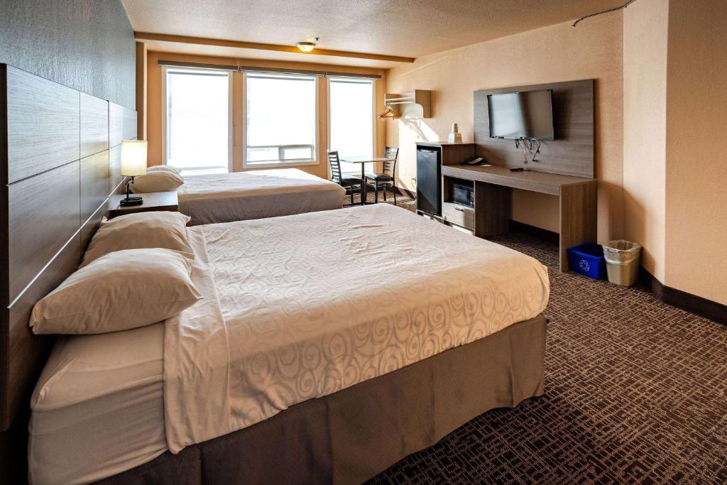 Postel nebo postele na pokoji v ubytování Ramada by Wyndham Cranbrook