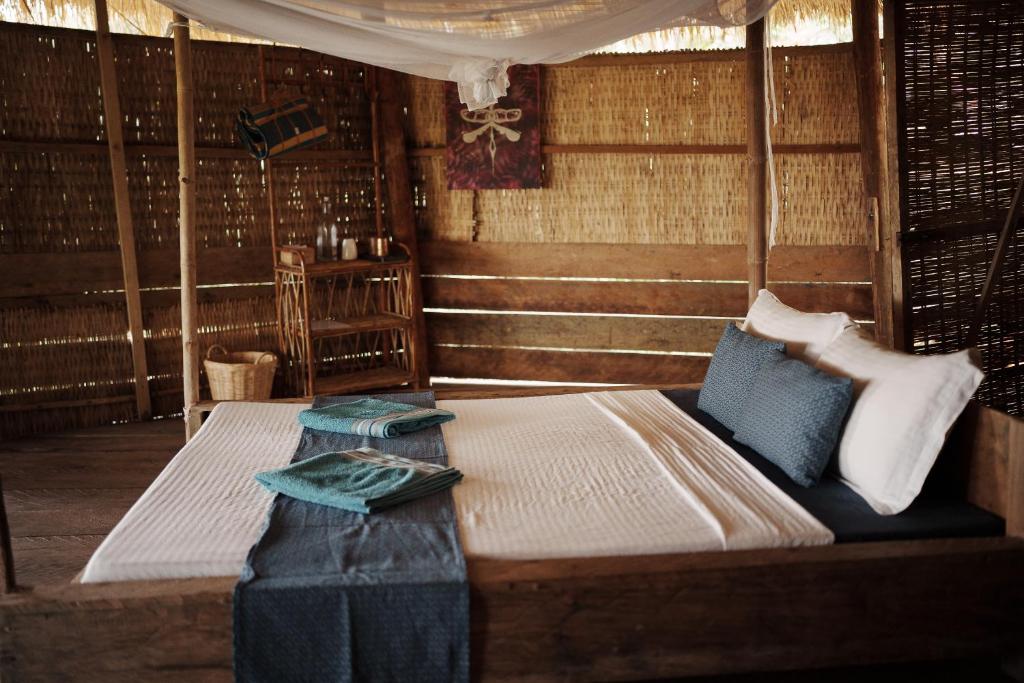 Postel nebo postele na pokoji v ubytování Kactus-Your Island Sanctuary On Koh Ta Kiev