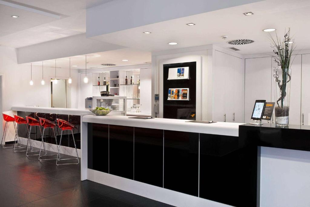 Wyndham Garden Duesseldorf City Centre Koenigsallee - Resim 3