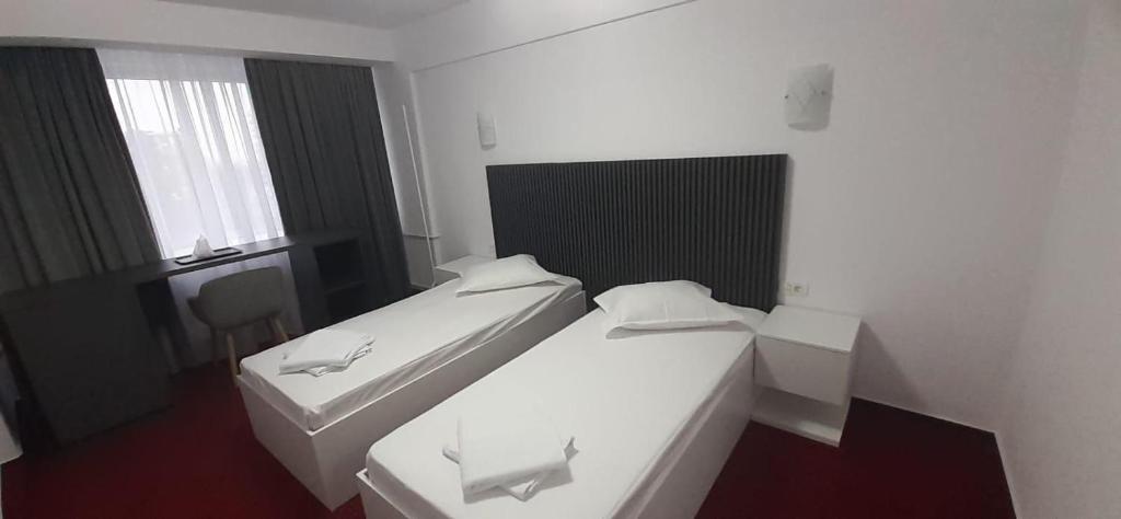 Postel nebo postele na pokoji v ubytování Hotel viilor