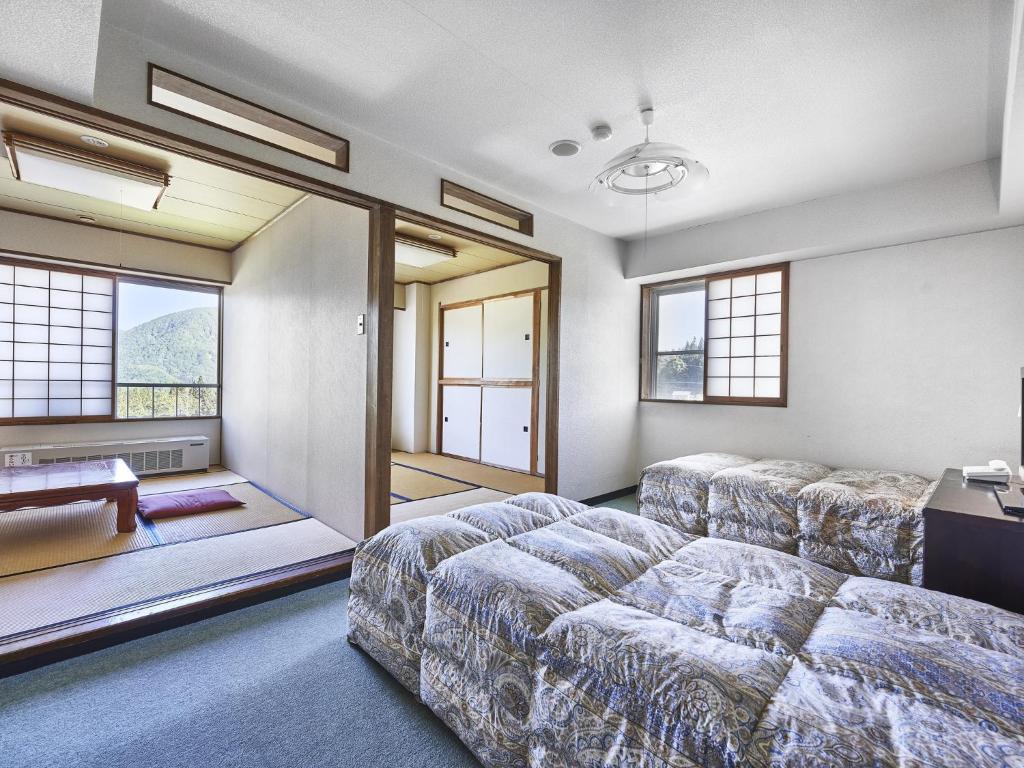 Postel nebo postele na pokoji v ubytování Hakuba Alps Hotel
