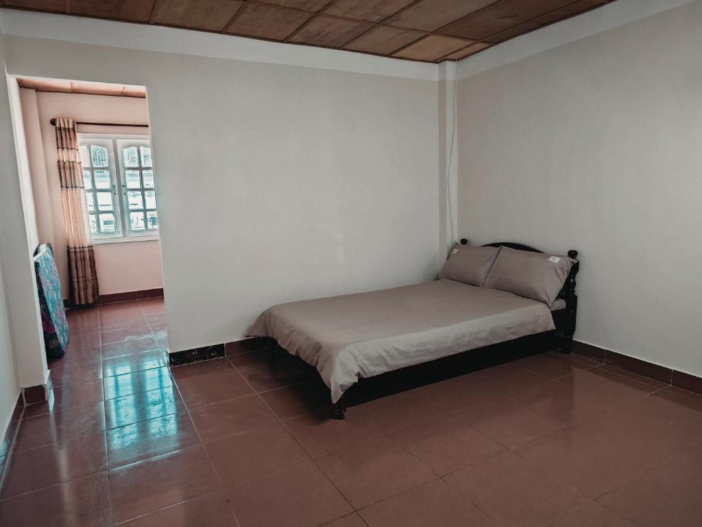Postel nebo postele na pokoji v ubytování Hostel Khanh Hương 2