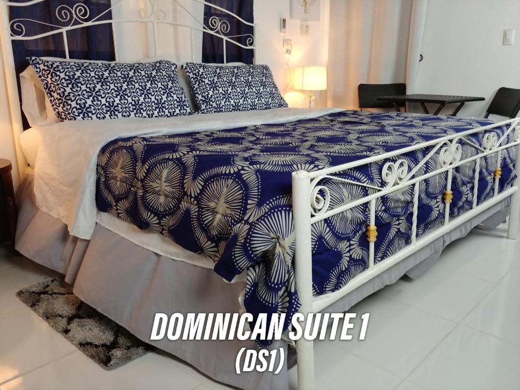 Postel nebo postele na pokoji v ubytování Dominican Suite 1, Incredible Suite/Studio (DS1)