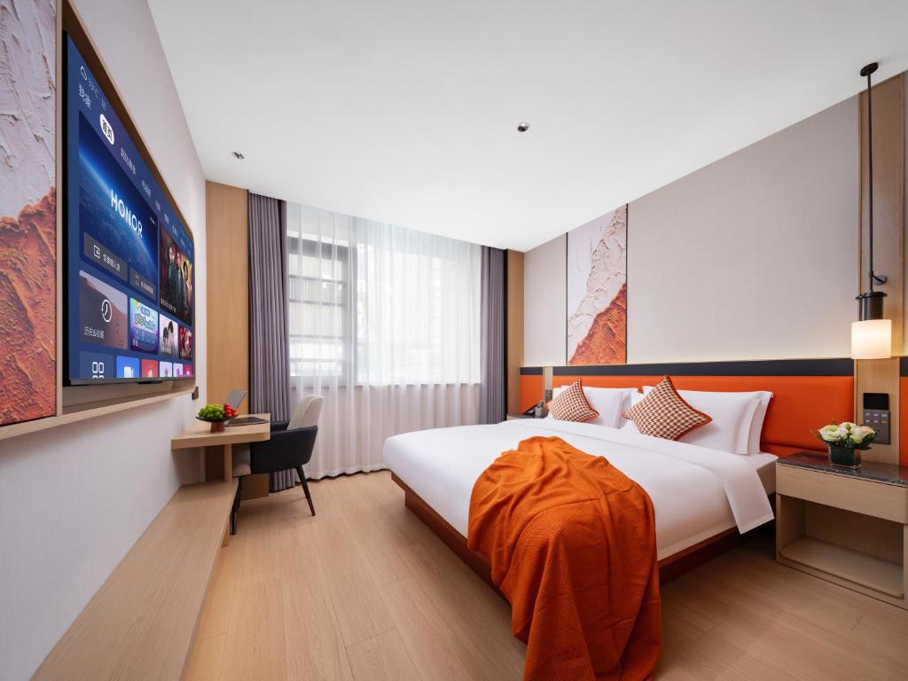 Postel nebo postele na pokoji v ubytování Yiwu Defeng Hotel