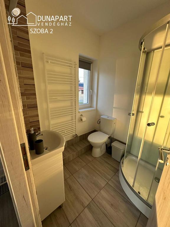 Koupelna v ubytování Dunapart Vendégház Esztergom