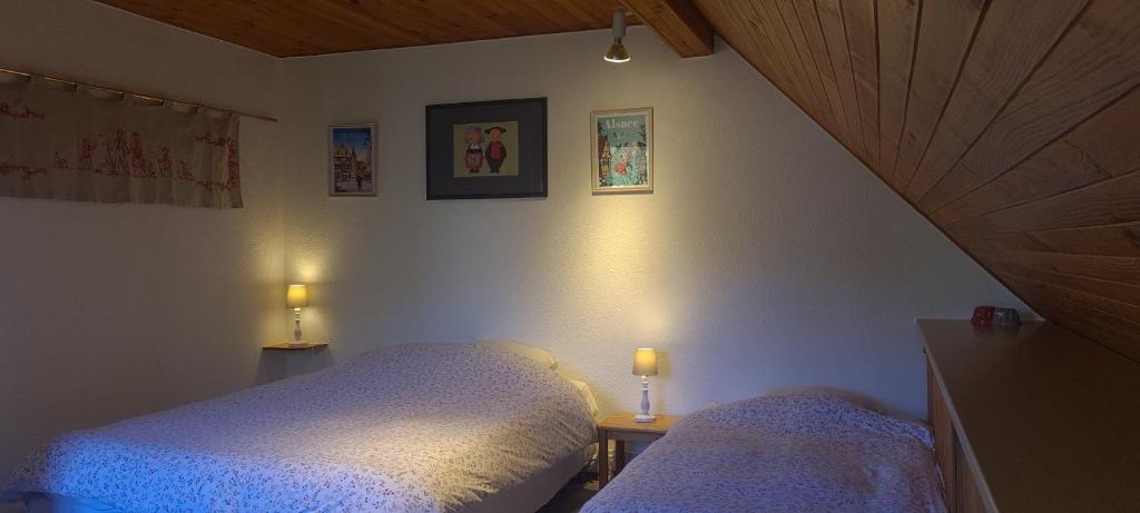 Postel nebo postele na pokoji v ubytování Gîte et chambres d'hôtes Les Framboises