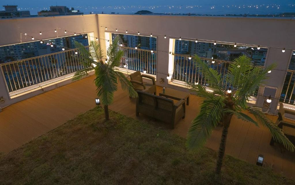 Balkón nebo terasa v ubytování Jeju Centerpoint N Hotel