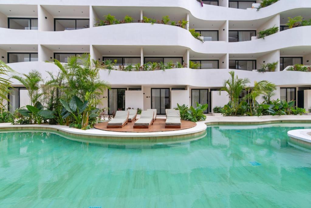 Piscina di Guest INN Home - Elements Suites o nelle vicinanze
