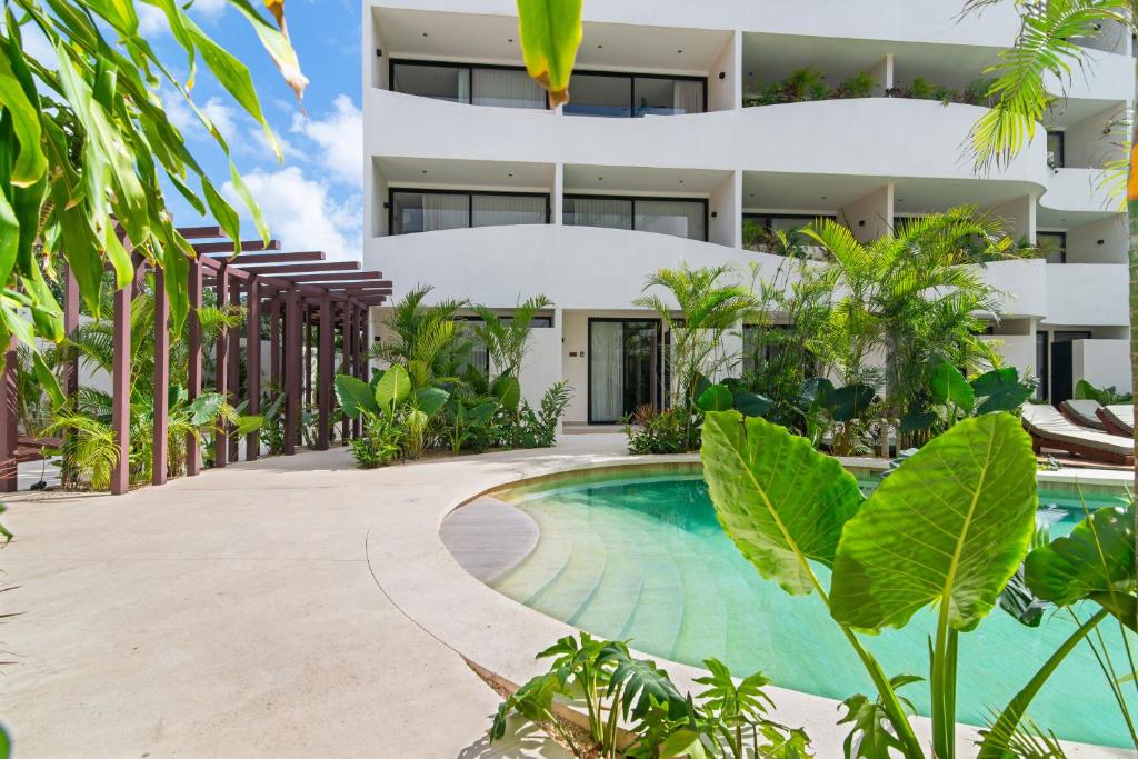 Piscina di Guest INN Home - Elements Suites o nelle vicinanze