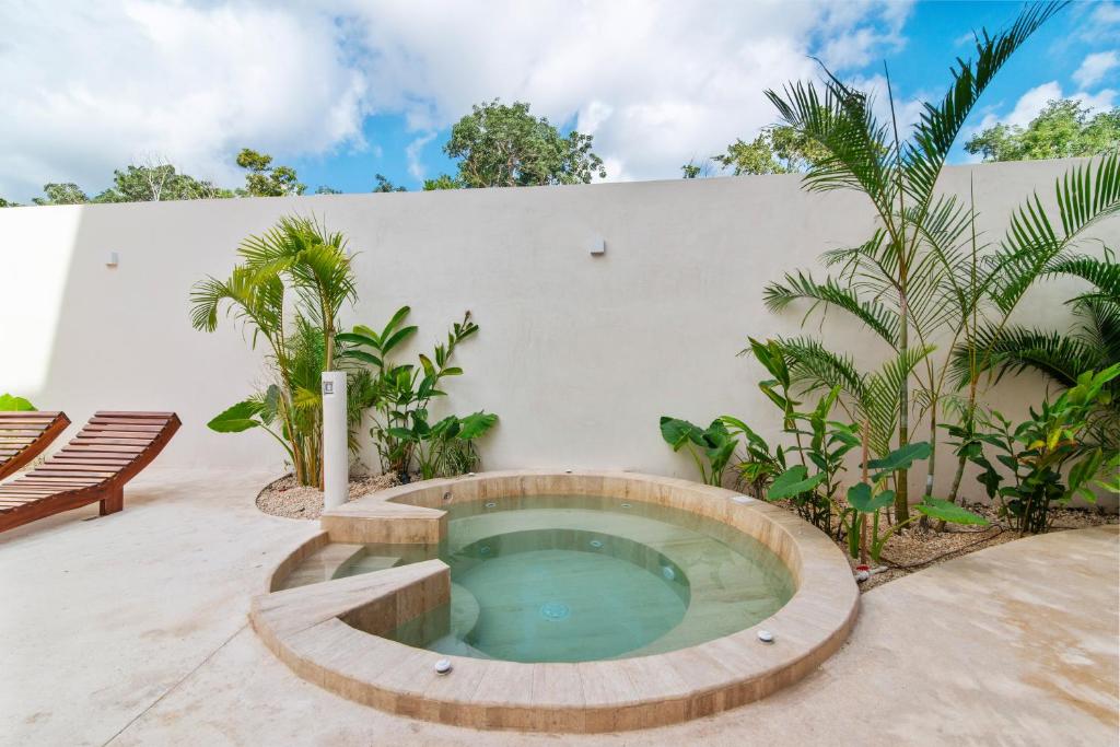Piscina di Guest INN Home - Elements Suites o nelle vicinanze
