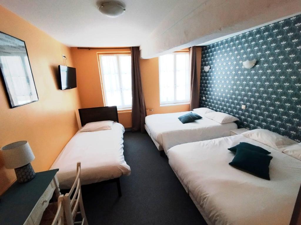Postel nebo postele na pokoji v ubytování Les Cascades - Hôtel de Charme