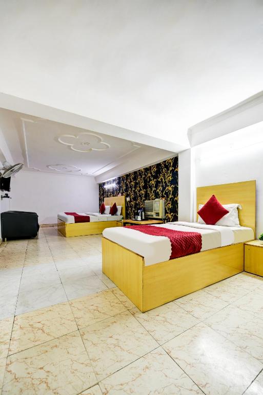 Postel nebo postele na pokoji v ubytování Hotel Quadis - Noida sec 15