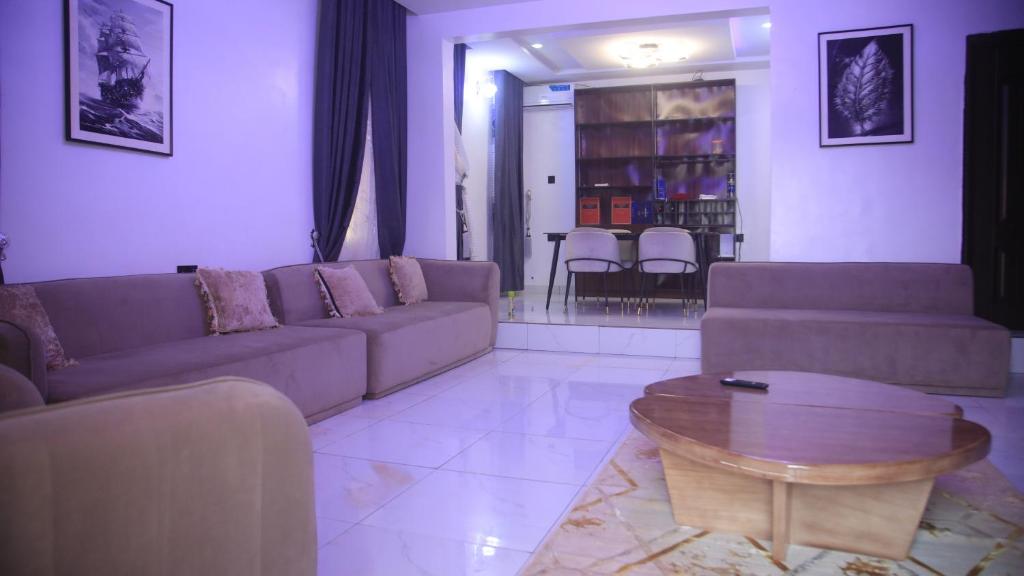 Posezení v ubytování Bay Residence Cozy4BR Haven Awka