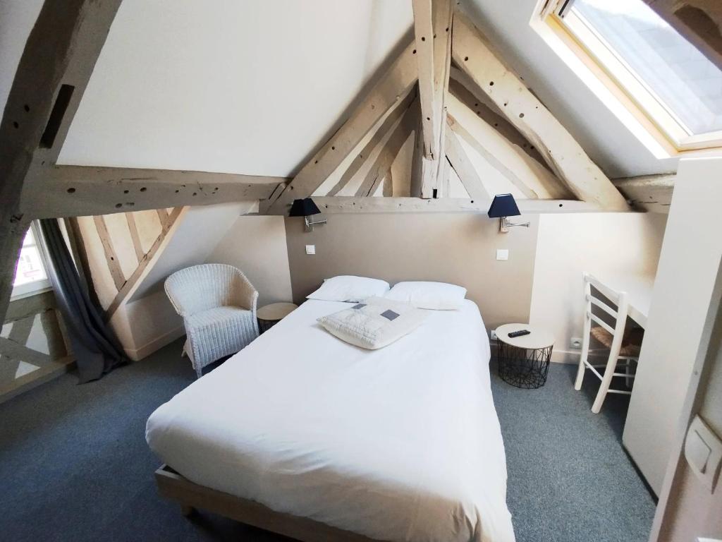 Postel nebo postele na pokoji v ubytování Les Cascades - Hôtel de Charme