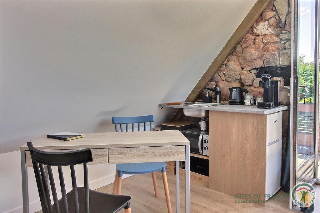 Kuchyň nebo kuchyňský kout v ubytování Chambre de kergomar