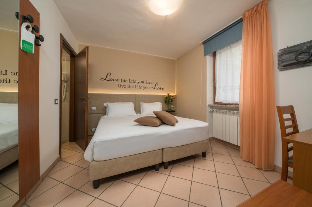 Postel nebo postele na pokoji v ubytování Hotel Oasi Verde