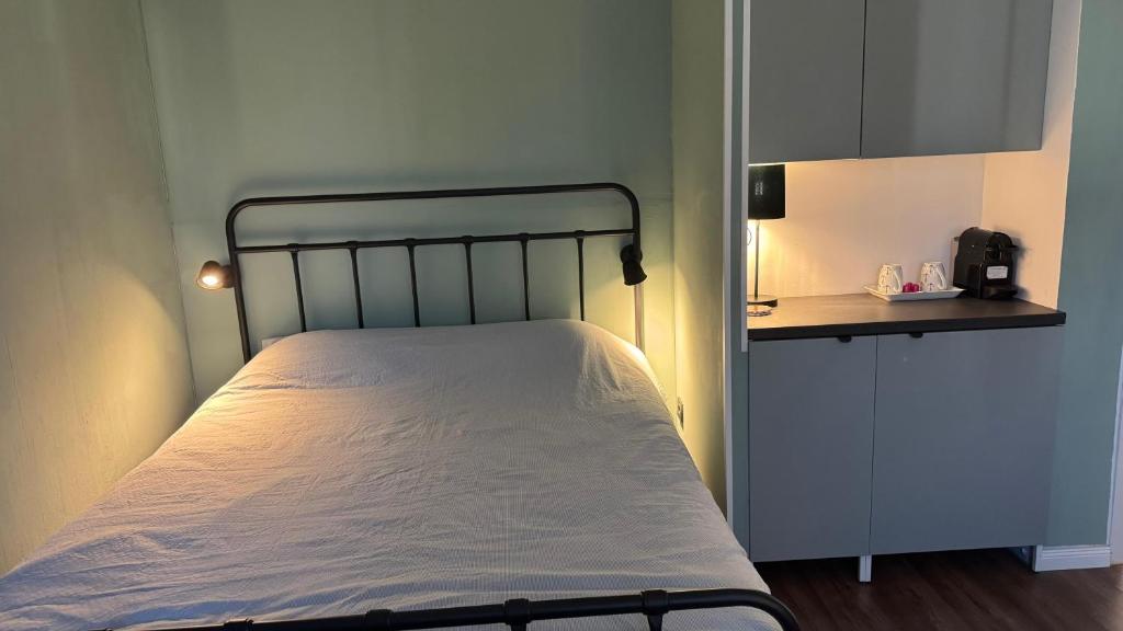 Postel nebo postele na pokoji v ubytování Private Room in Cologne Poll