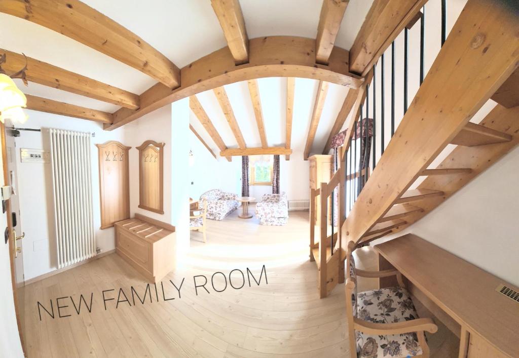 Hotel Vienna - Family Room With Mountain View
