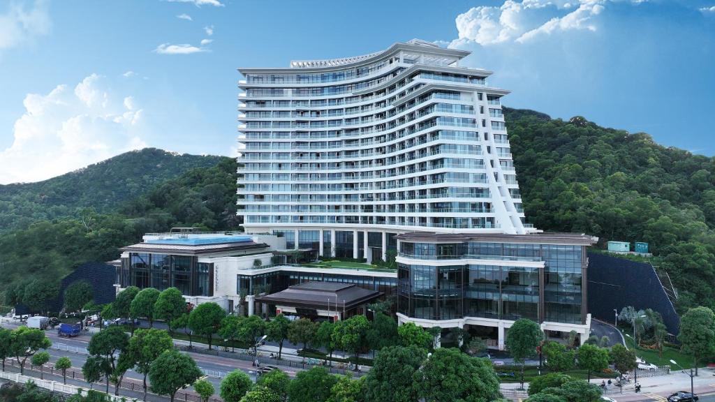 Nespecifikovaný výhled na hory nebo výhled na hory při pohledu z hotelu