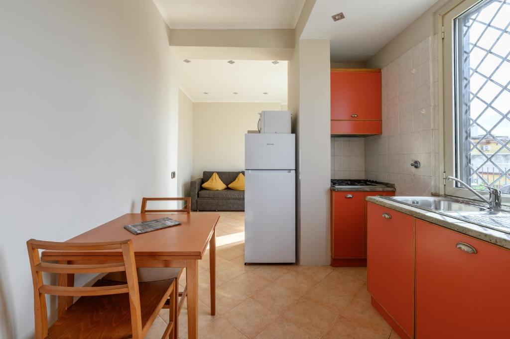 Kuchnia lub aneks kuchenny w obiekcie Crosti Apartments