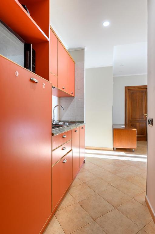 Kuchnia lub aneks kuchenny w obiekcie Crosti Apartments